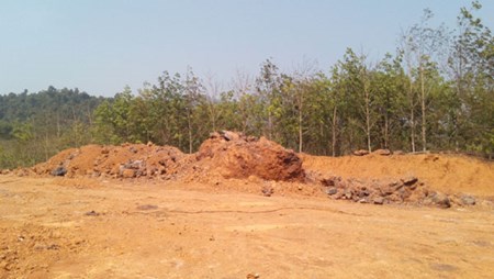 Đề[-]nghị[-]trục[-]xuất[-]nhóm[-]người[-]Trung[-]Quốc[-]khai[-]thác[-]quặng[-]trái[-]phép